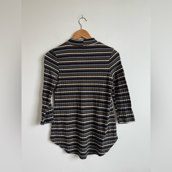 Striped Keyhole Top - Picture 2 of 2